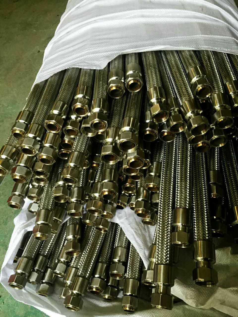 1609832035359888.jpg 防爆挠线连接管5.jpg